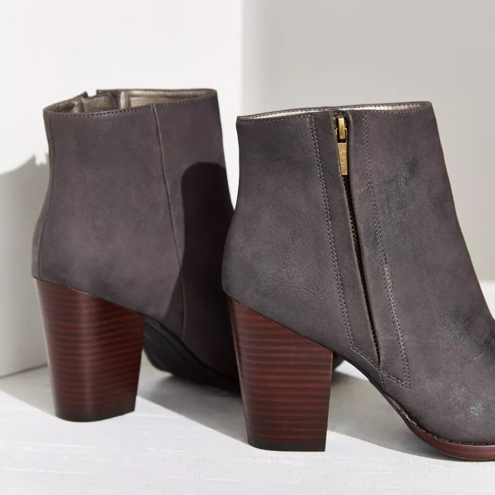 EUC Silence + Noise Half-Stacked Heeled Ankle Boot in Gray Sz 8.5 - Picture 2 of 10